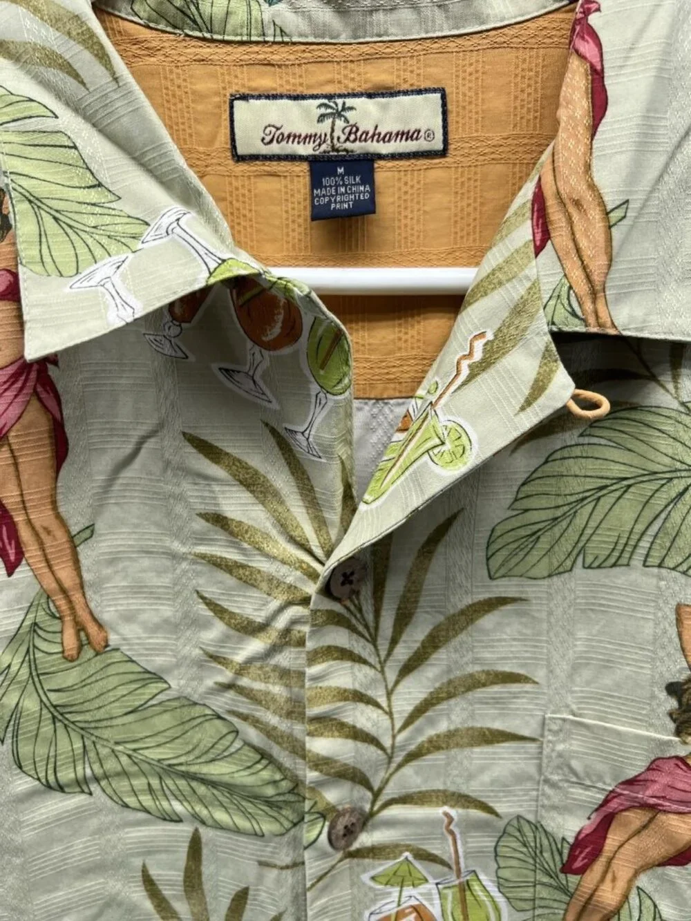 Tommy Bahama Shirt Men Medium Green Silk Hawaiian Pin Up Tropical Camp Print